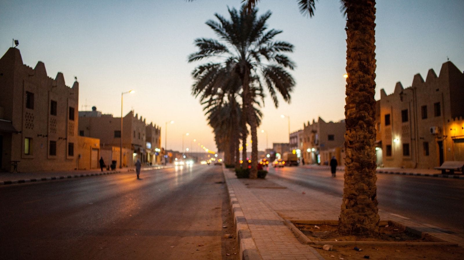 Are shops closed during prayer time in Riyadh?